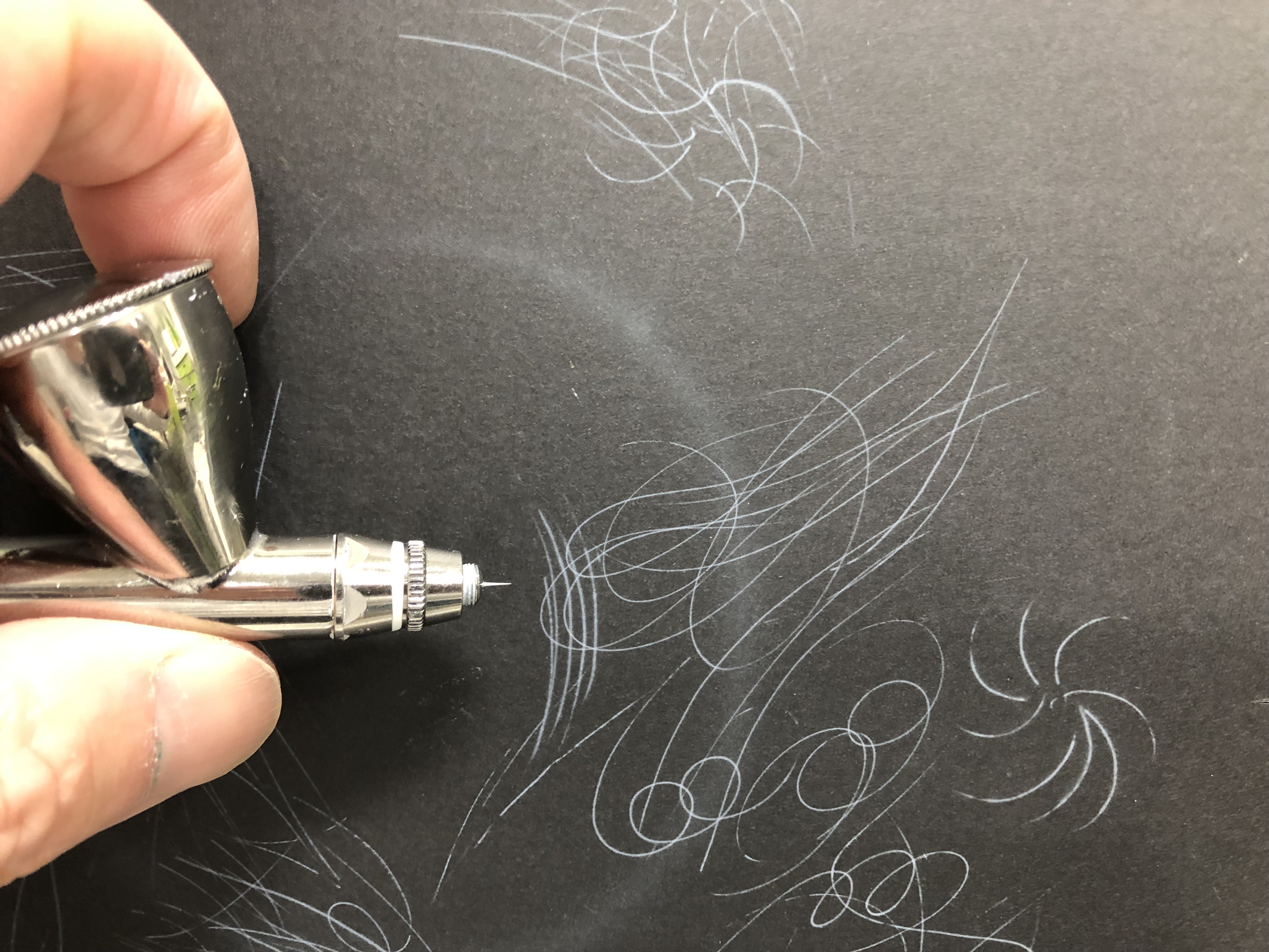 エアブラシで描く究極に細い線の描き方 エアブラシアート動物画編 エアブラシオンラインスクール